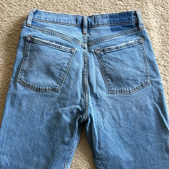Abercrombie Jeans • Light Wash • Mom High Rise • Size 28 (6) - Picture 5 of 6